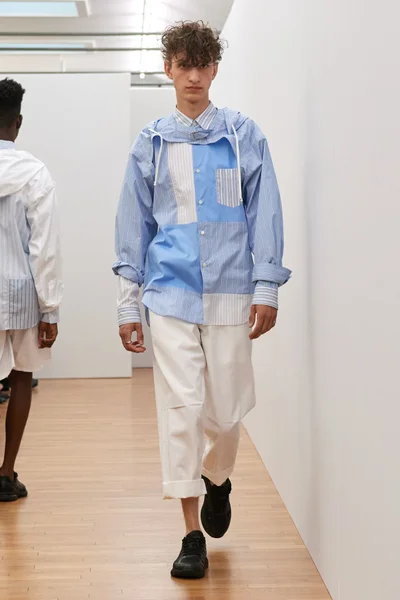 Look 30